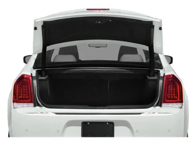 Used 2018 Bright White Clearcoat Chrysler Limited image 12