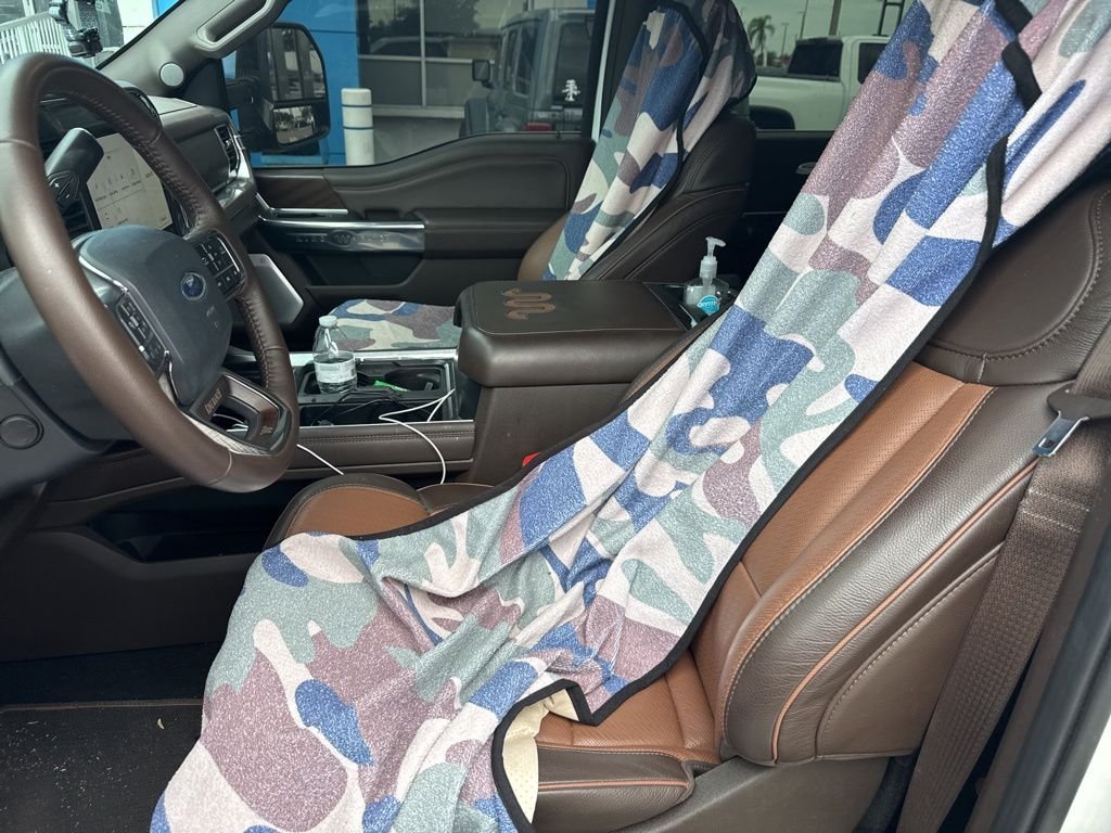 Used 2025  Ford King Ranch image 18