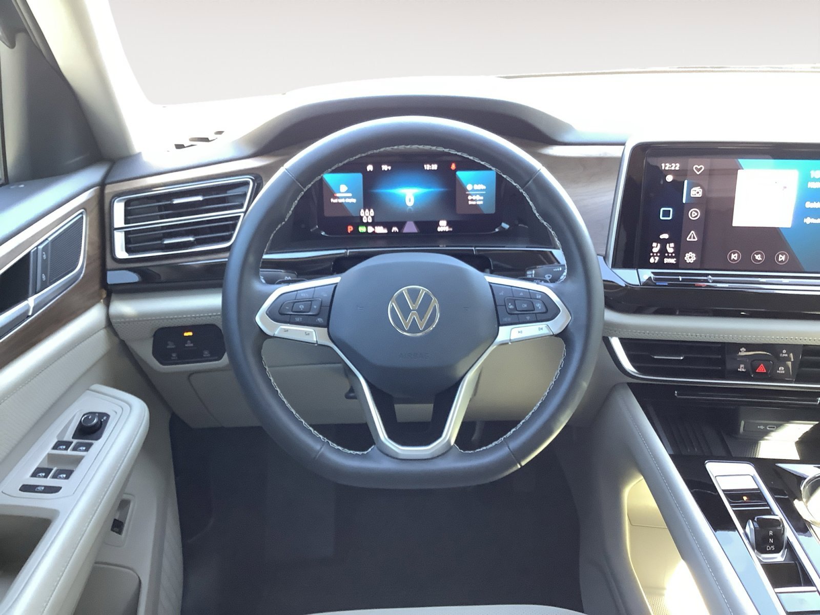 2025 Volkswagen Atlas SE w/Tech - Photo 15