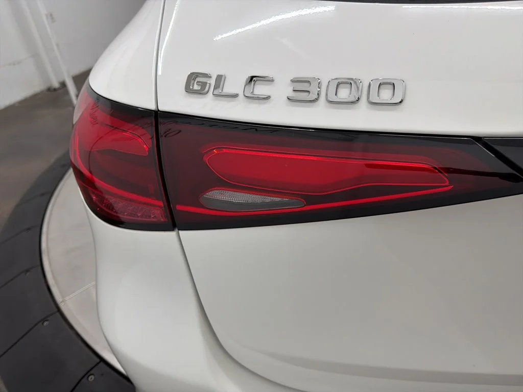 Used 2026 White Mercedes-Benz GLC 300 image 11