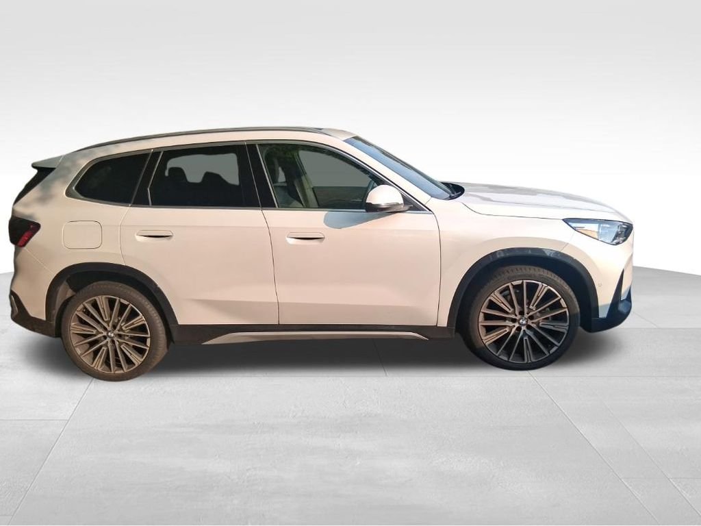 Used 2025 White BMW xDrive28i image 14