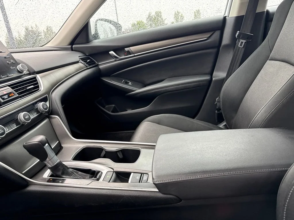 Used 2019 Platinum White Pearl Honda LX image 16