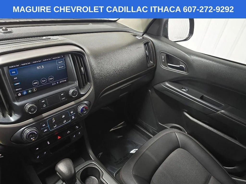 Used 2022 Onyx Black GMC AT4 - Cloth image 25
