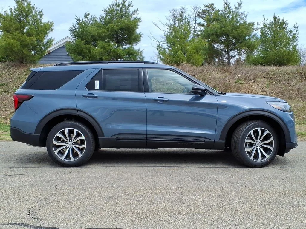 New 2026 Vapor Blue Metallic Ford ST-Line image 3