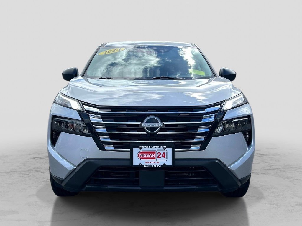 Used 2024 Silver Nissan S image 8