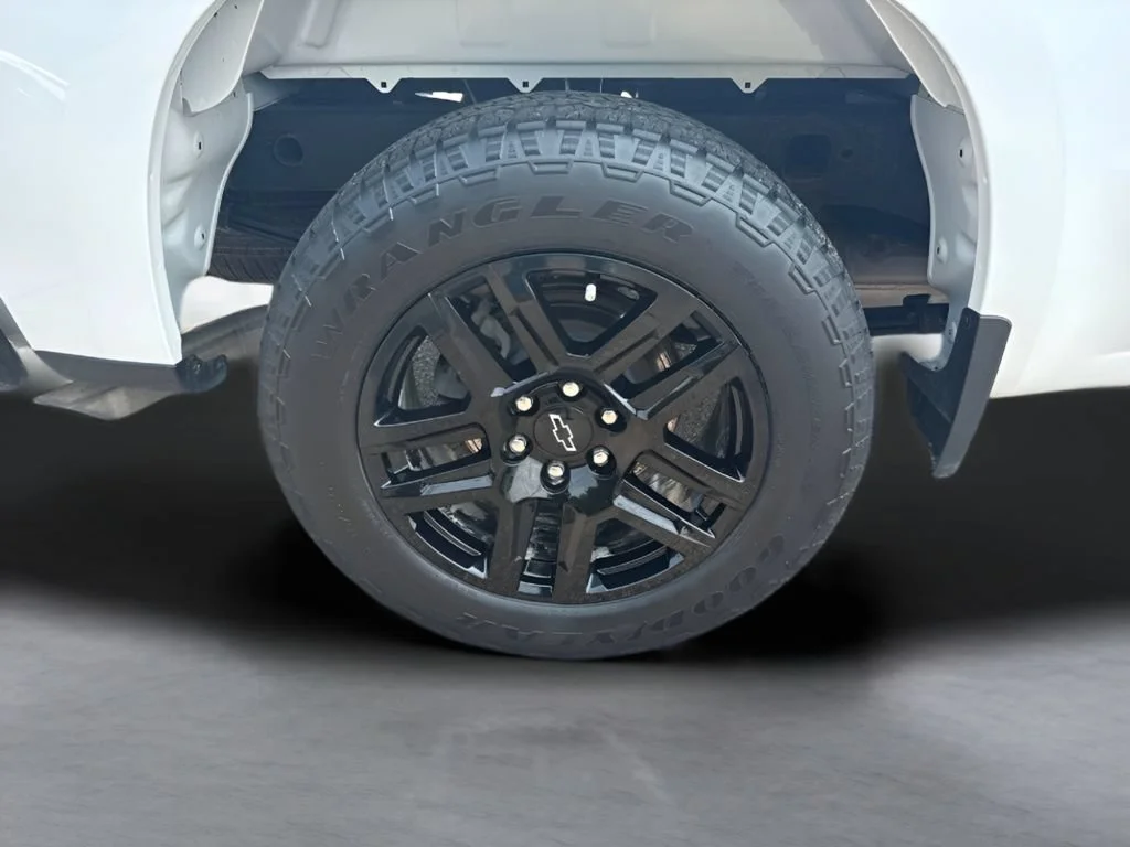 Used 2024 Summit White Chevrolet Custom image 32