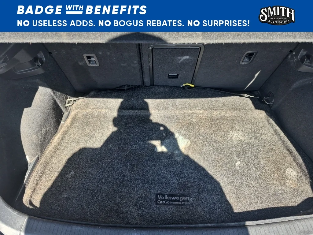 Used 2019 Deep Black Pearl Effect Volkswagen SE image 13