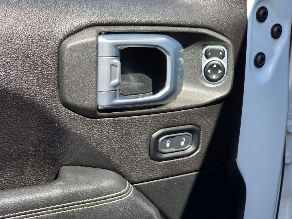 Certified Used 2020 White Jeep Overland image 40