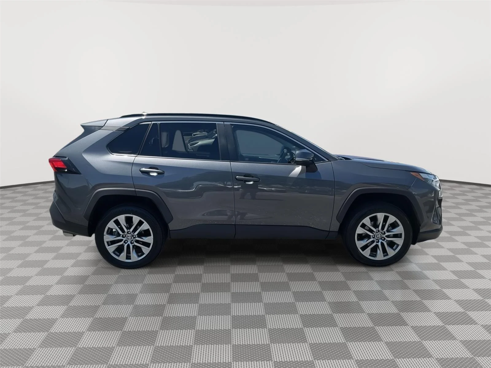 Used 2022 Magnetic Gray Metallic Toyota XLE Premium image 28