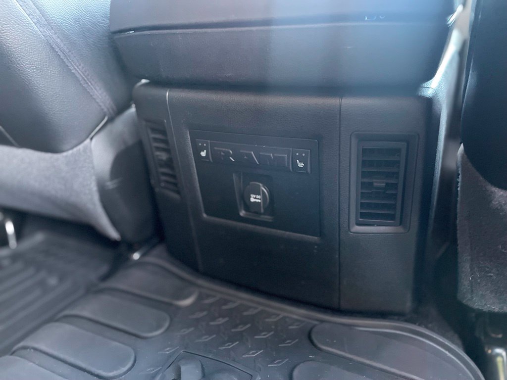 Used 2015 Black Forest Green Pearlcoat Ram Laramie image 27