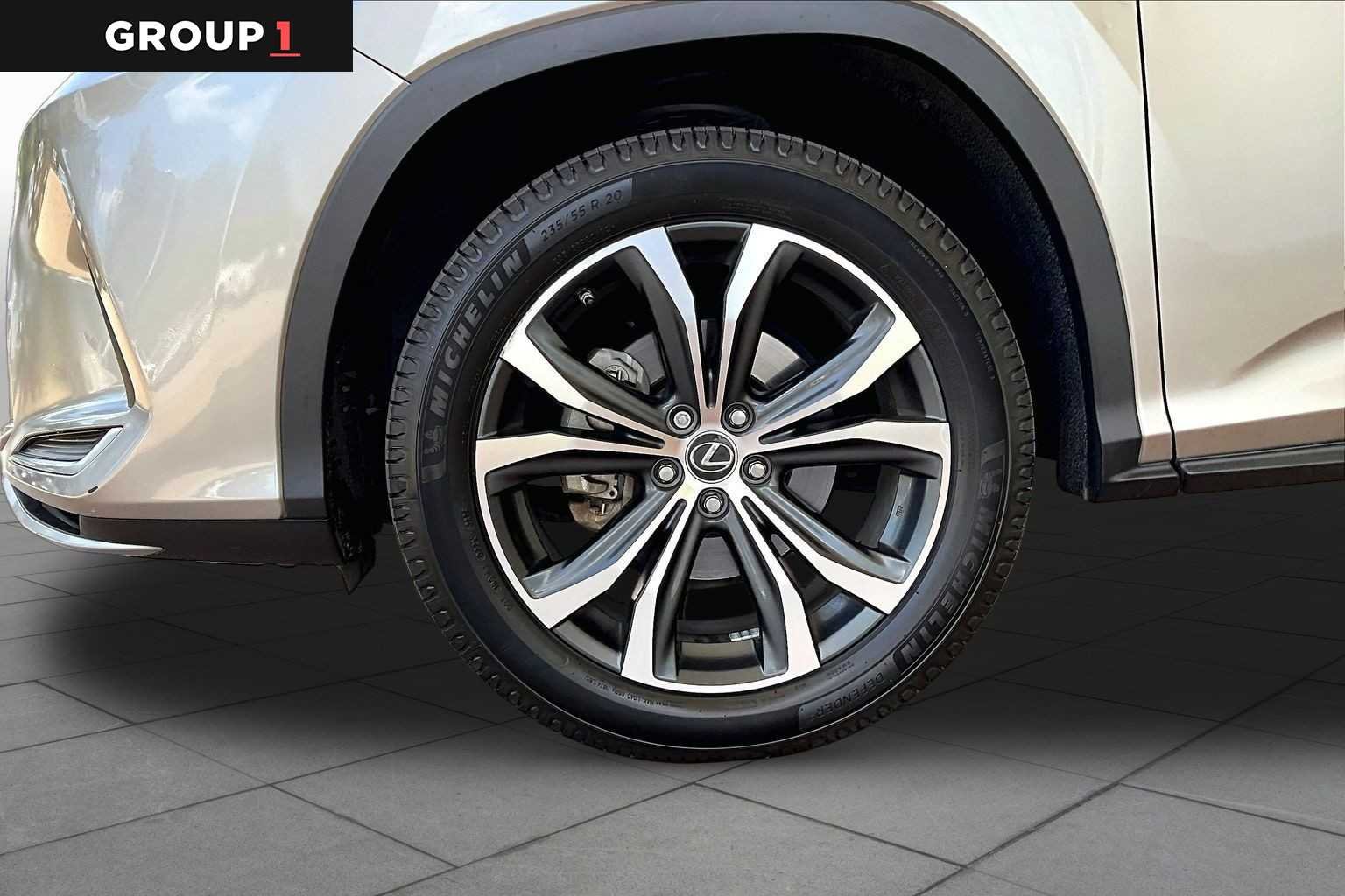 Used 2021 Atomic Silver Lexus  image 9