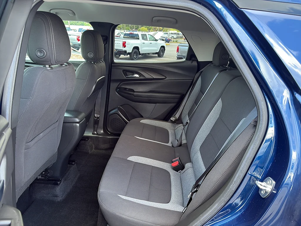 Used 2023 Blue Glow Metallic Chevrolet  image 18