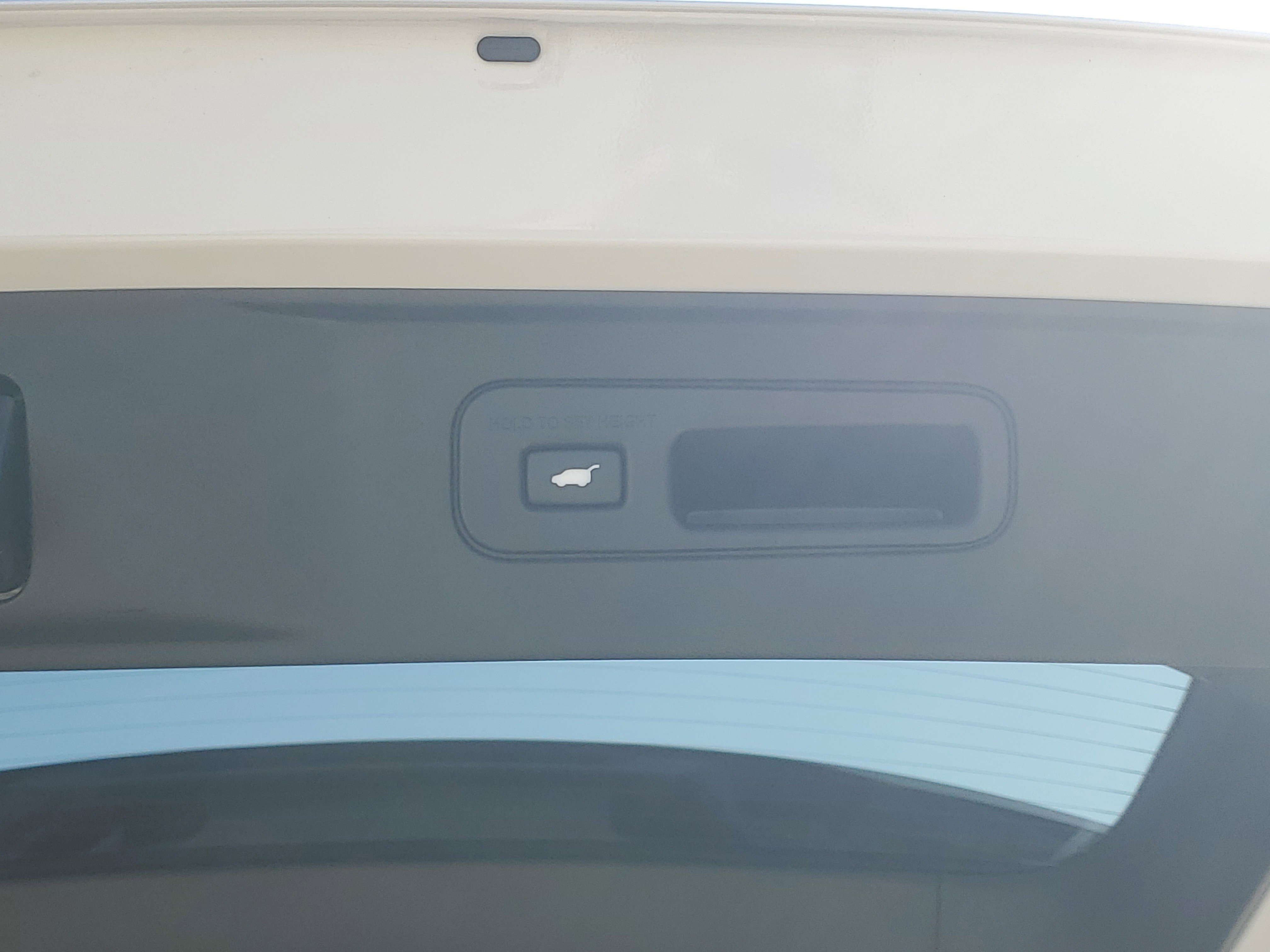 Used 2025 Platinum White Pearl Honda Touring image 9