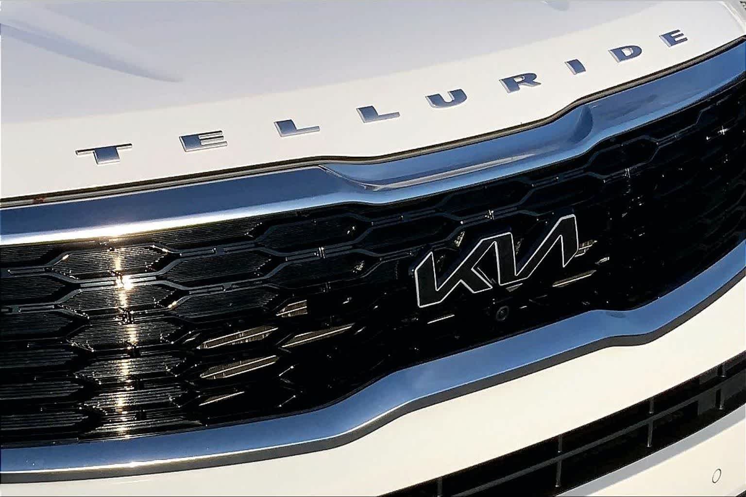 Used 2022 Glacial White Pearl Kia SX image 28