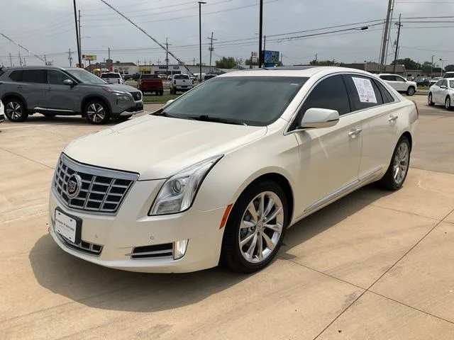 Used 2013 White Cadillac Luxury image 42