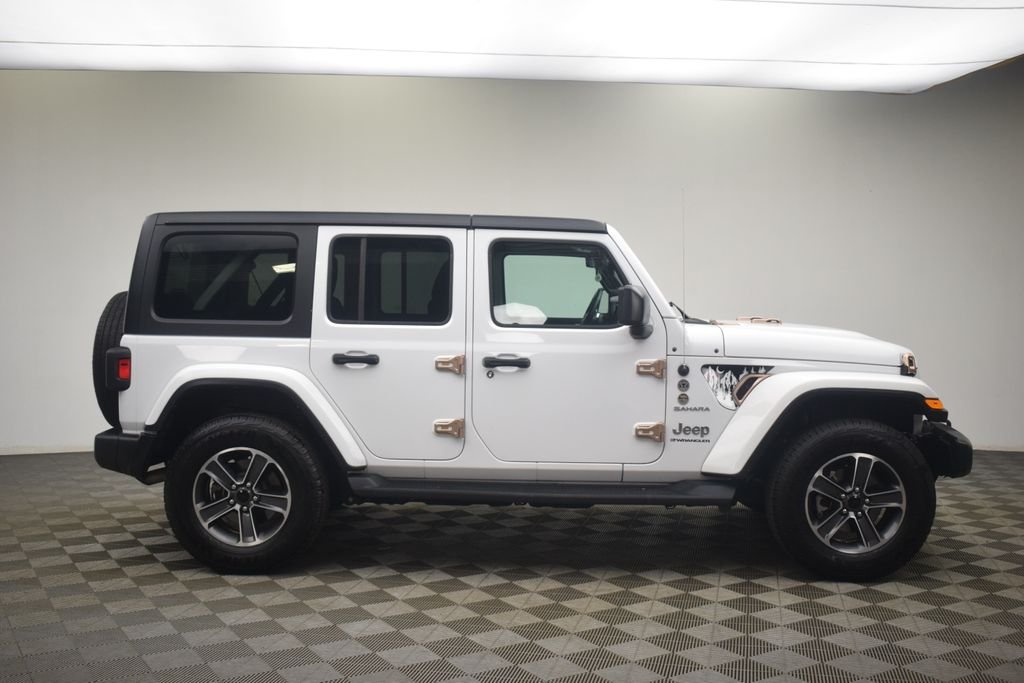 Used 2023 White Jeep Sahara image 9
