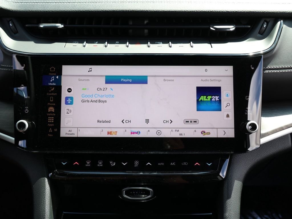 New 2026 Velvet Red Pearl-Coat Exterior Paint Jeep Laredo Altitude image 28