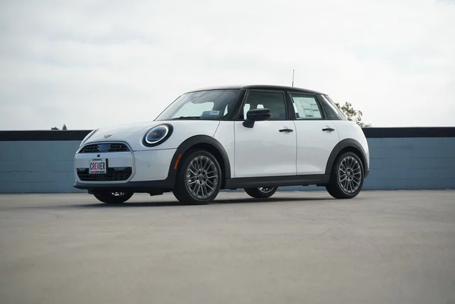 2026 MINI 4 Door Iconic