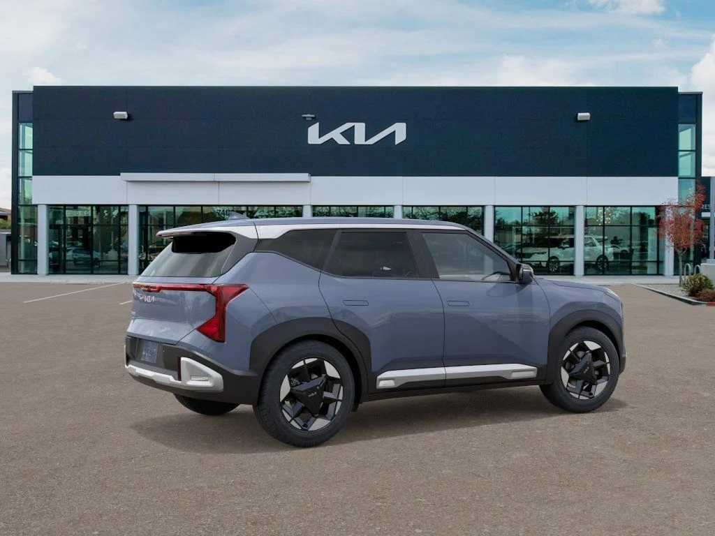 New 2027 Gray Kia S image 6