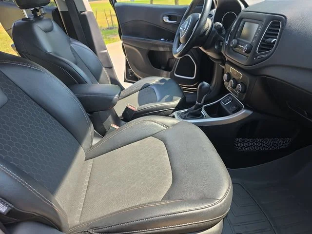 Used 2018 Black Jeep Latitude image 11