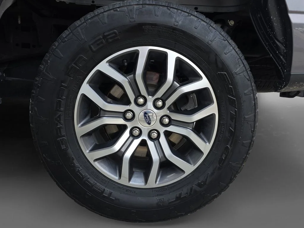 Used 2021 Gray Ford Lariat image 8