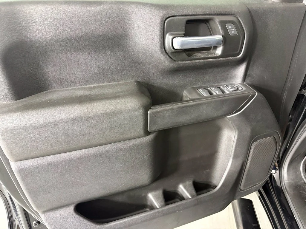 Used 2020 Black Chevrolet Custom image 15
