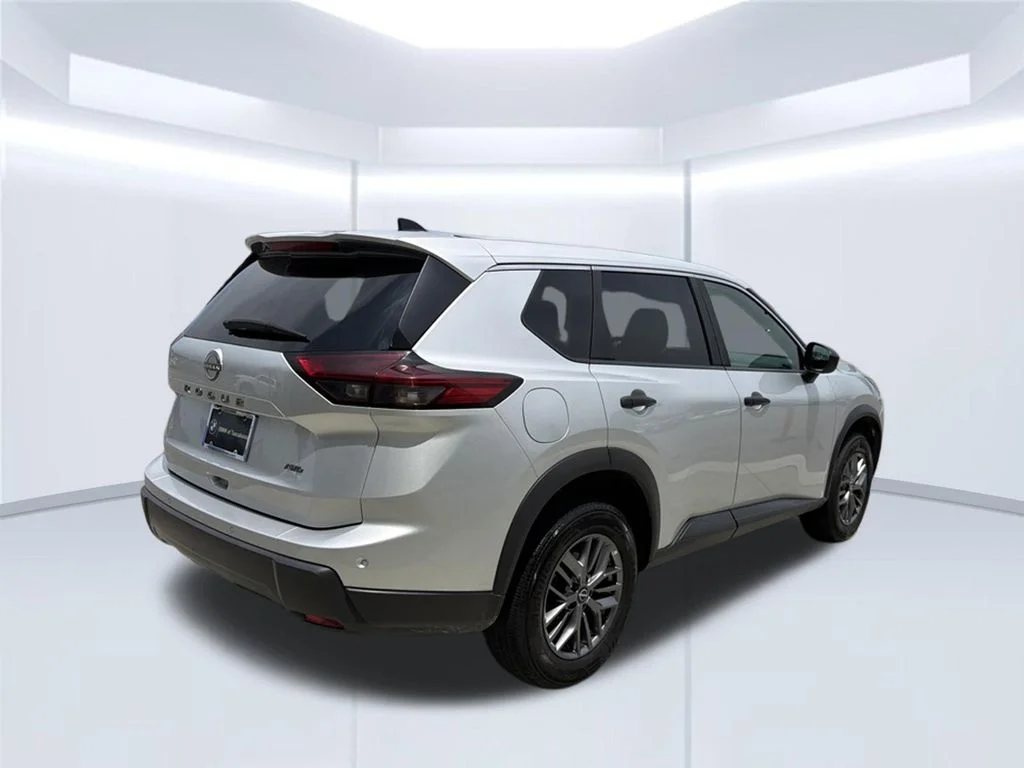 Used 2024 Silver Nissan S image 7