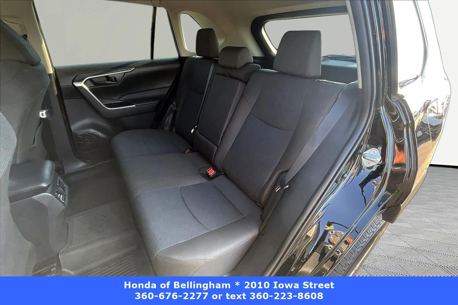 Used 2025 Midnight Black Metallic Toyota LE image 20