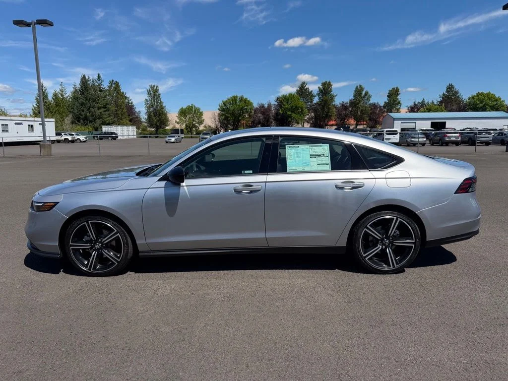 New 2026 Solar Silver Metallic Honda SE image 5
