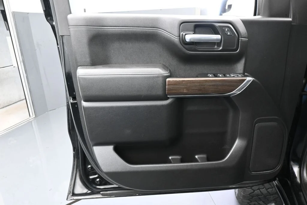 Used 2019 Black Chevrolet LT image 12