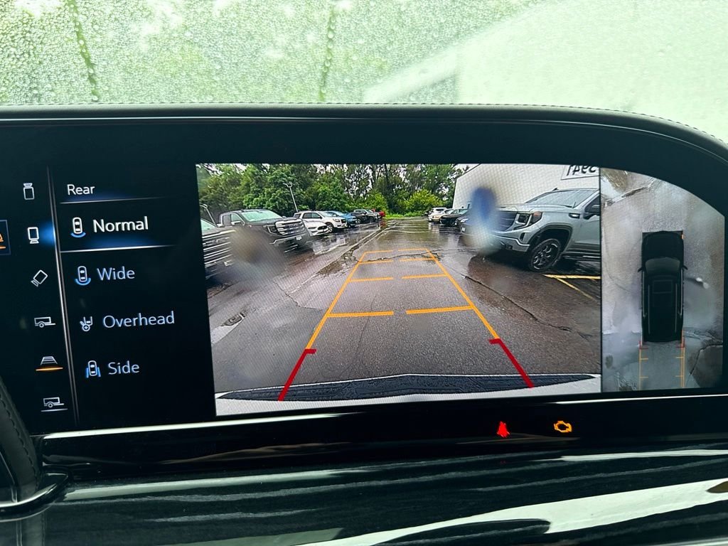Used 2021 White Cadillac Sport image 33