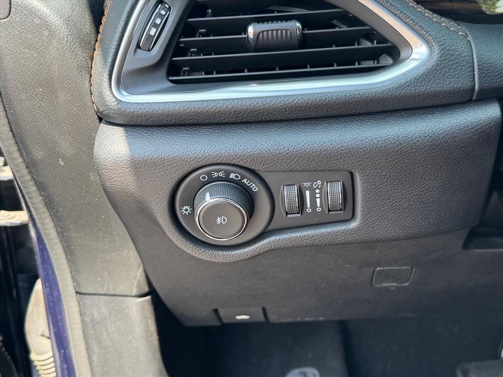 Used 2021 Fathom Blue Pearlcoat Chrysler Pinnacle image 23