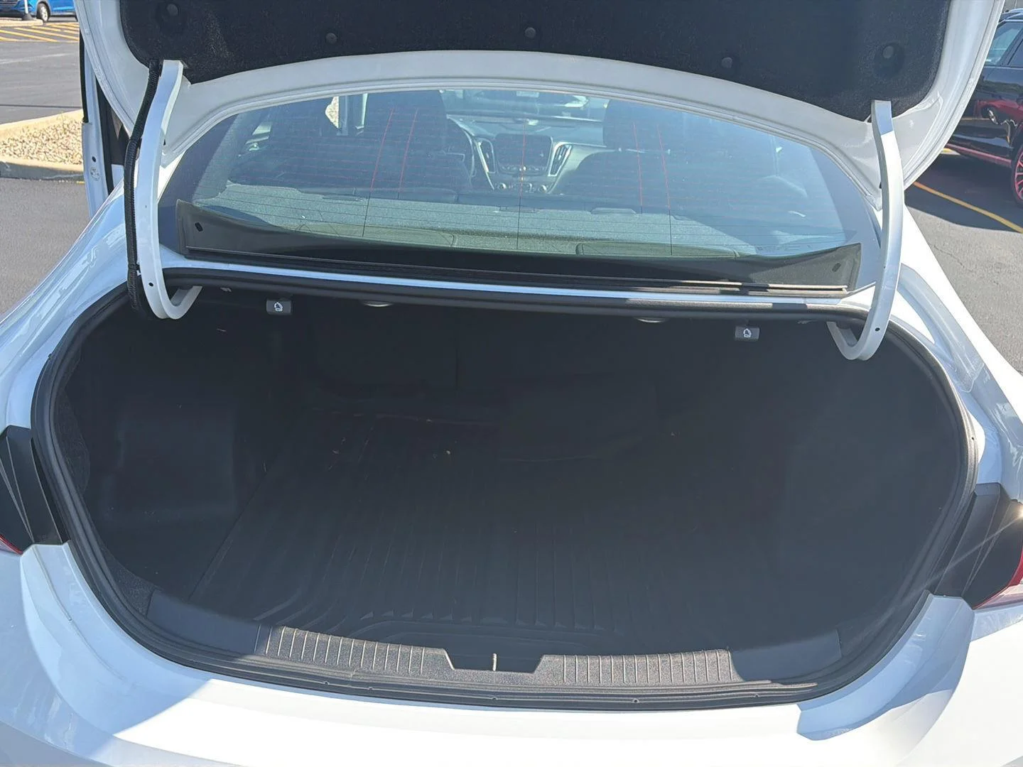 Used 2024 Summit White Chevrolet LT image 9