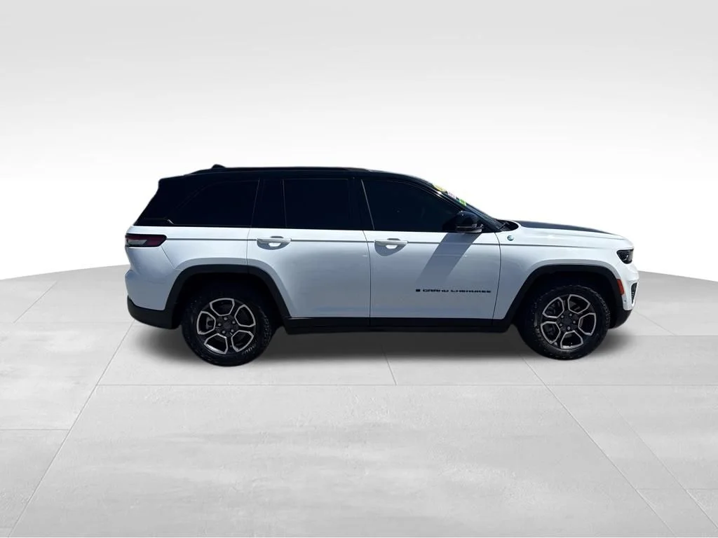 Used 2022 White Jeep Trailhawk 4xe image 7