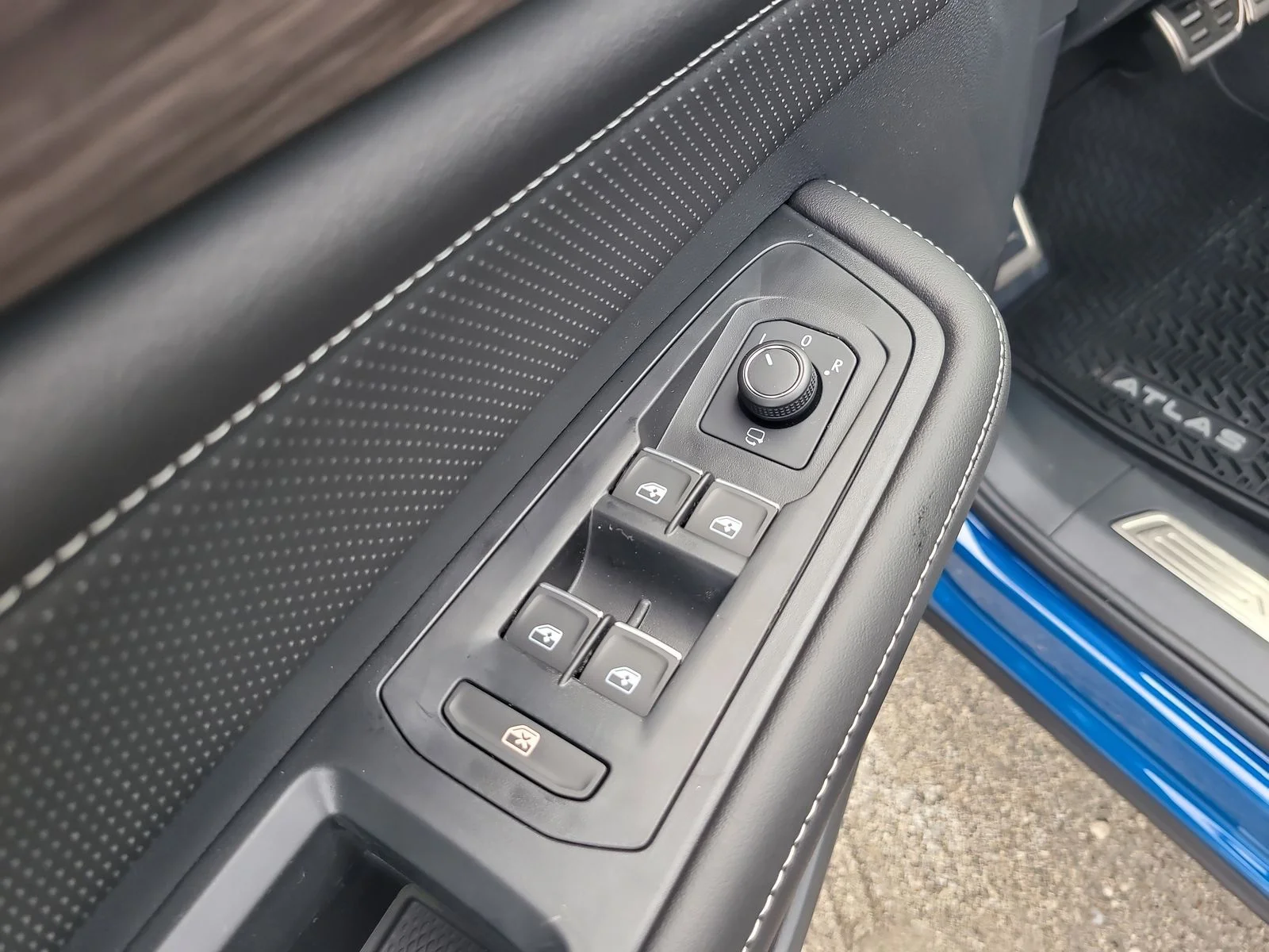2026 Volkswagen Atlas SEL Premium R-Line - Photo 17