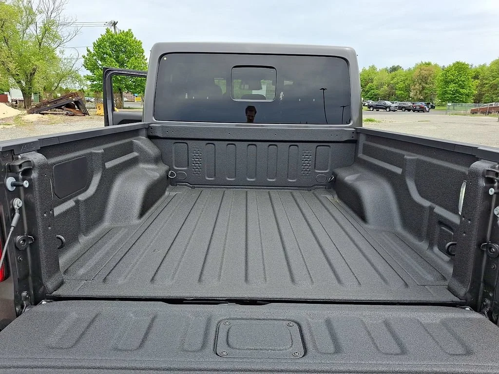 New 2026 Granite Crystal Metallic Clearcoat Jeep 85th Anniversary Edition image 21
