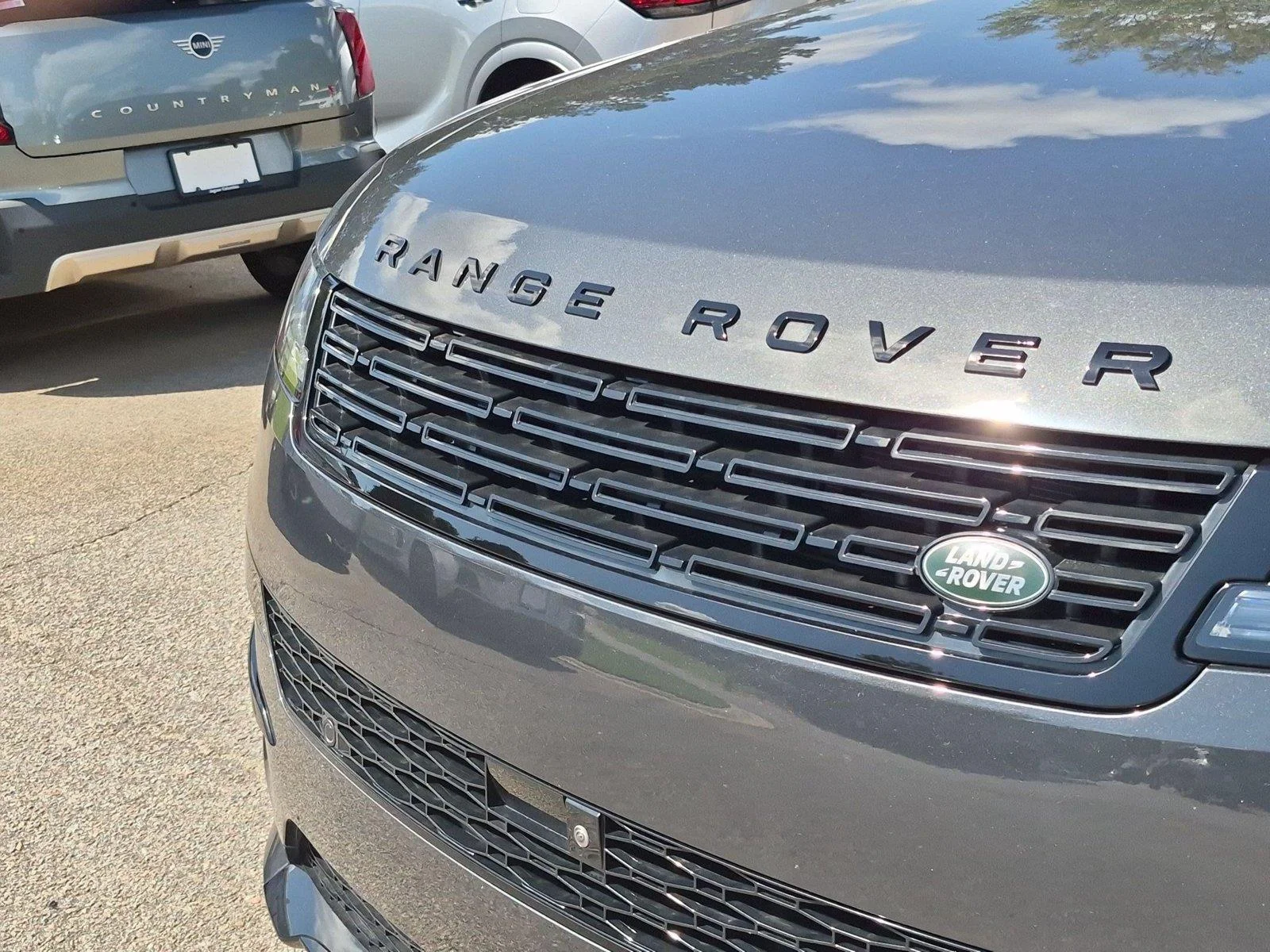 Used 2025 Carpathian Grey Premium Metallic Land Rover Dynamic SE image 13