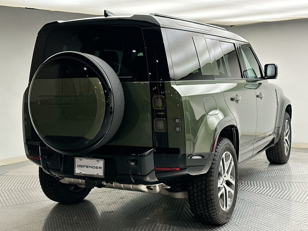 New 2026 Woolstone Green Land Rover X-Dynamic SE image 3