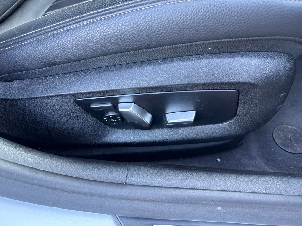 Used 2019 Silver BMW 530i xDrive image 16