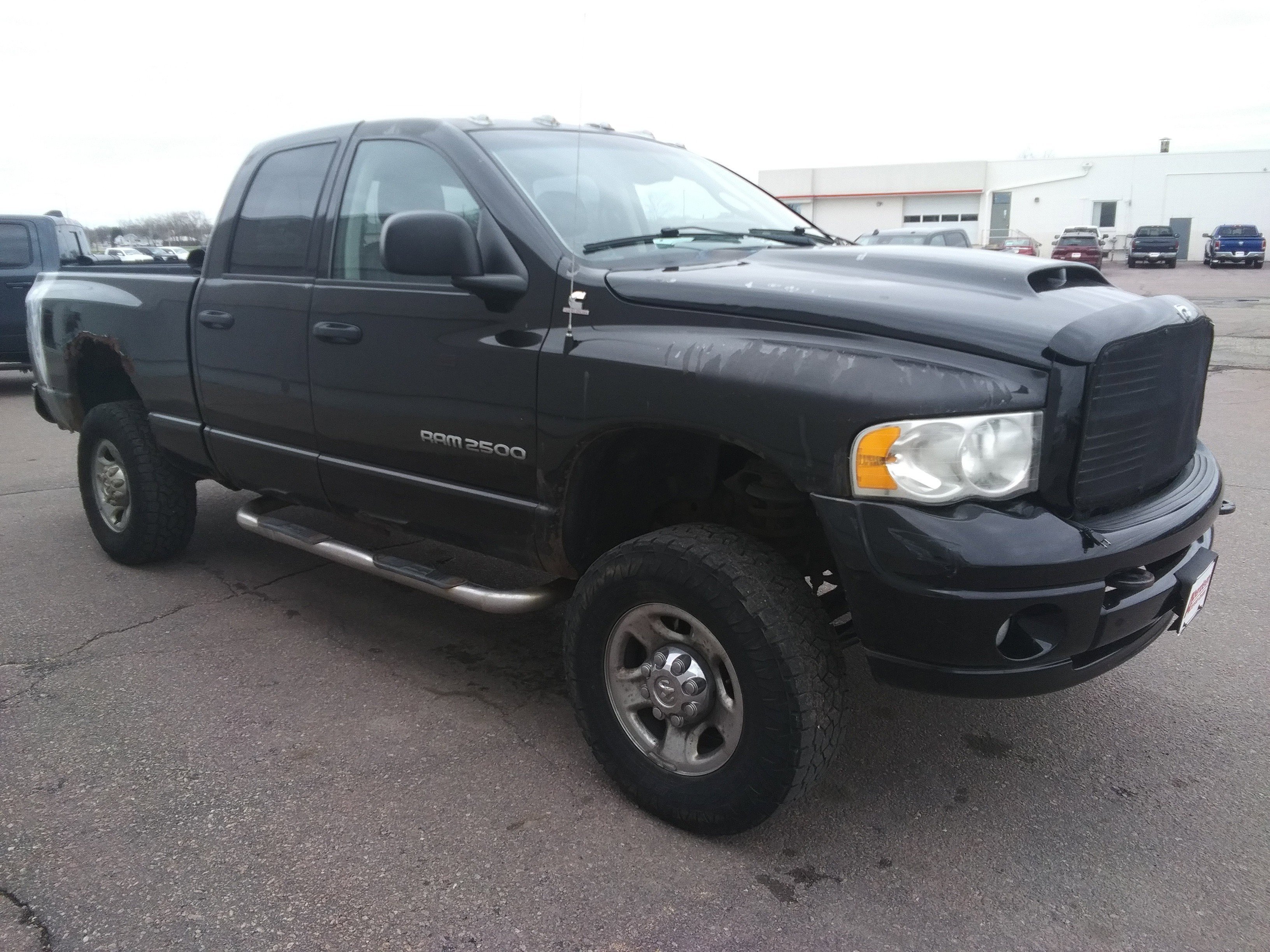 Used 2003 Black Dodge SLT image 4