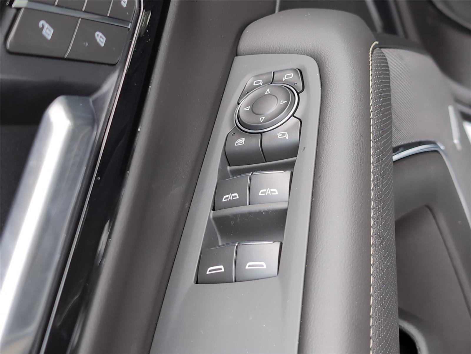 2026 Chevrolet Suburban Premier - Photo 16