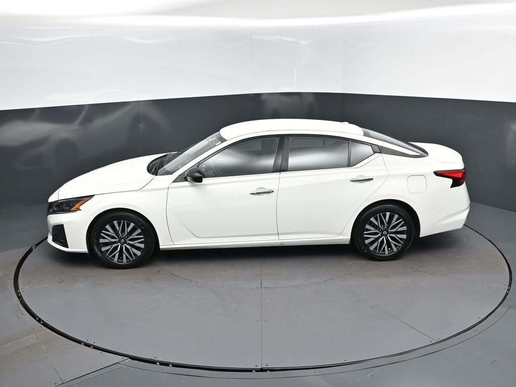 2025 Nissan Altima SV - Photo 31