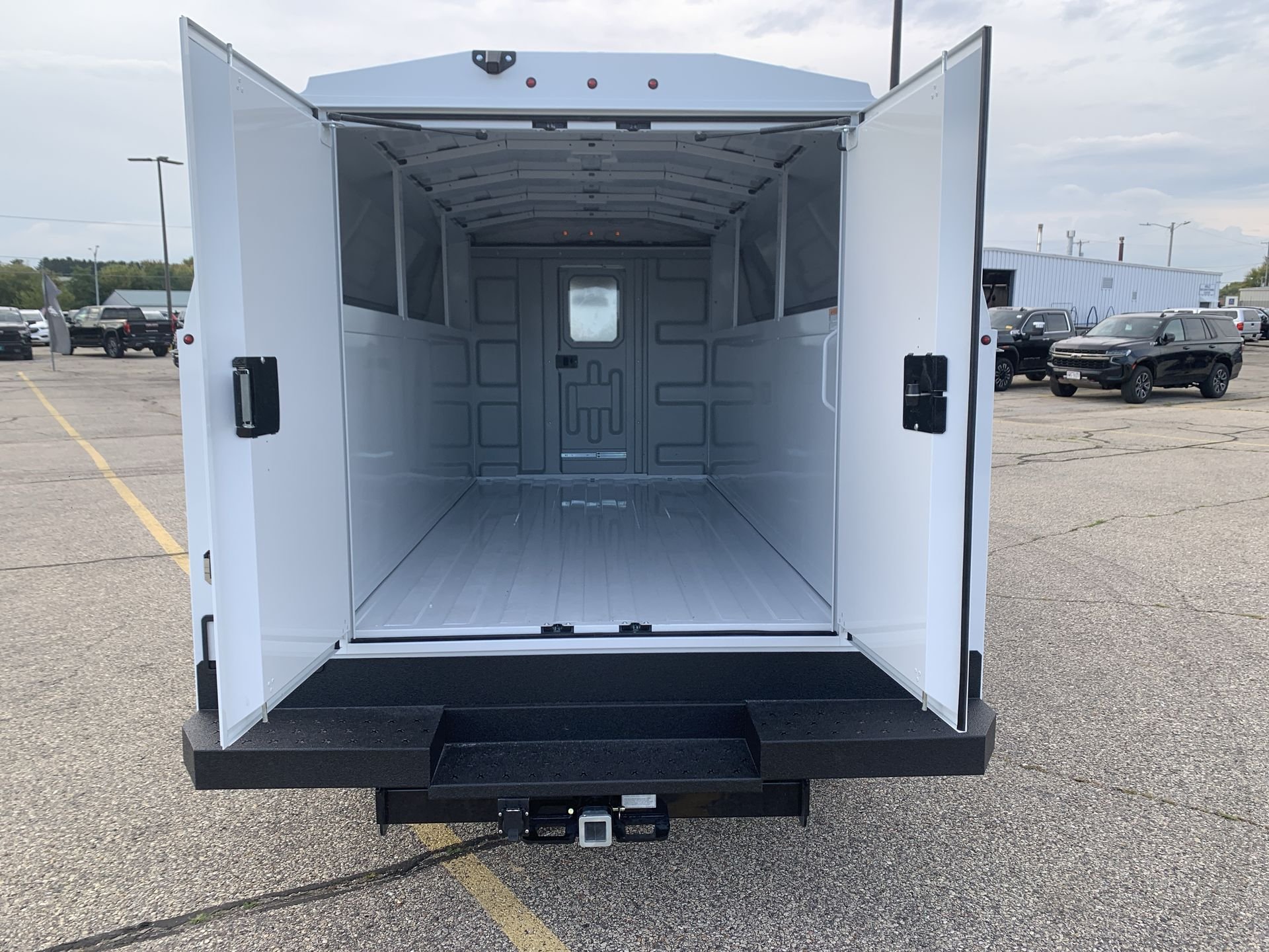 New 2025 Summit White GMC 1WT image 32