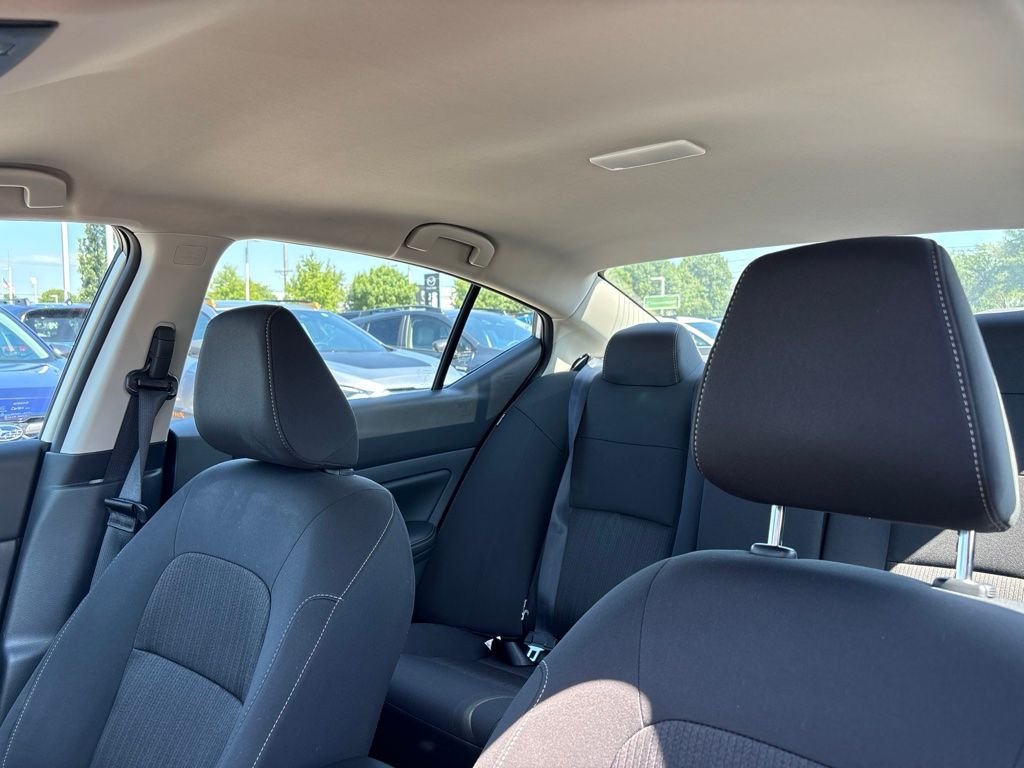 Used 2025 White Nissan 2.5 SV image 5
