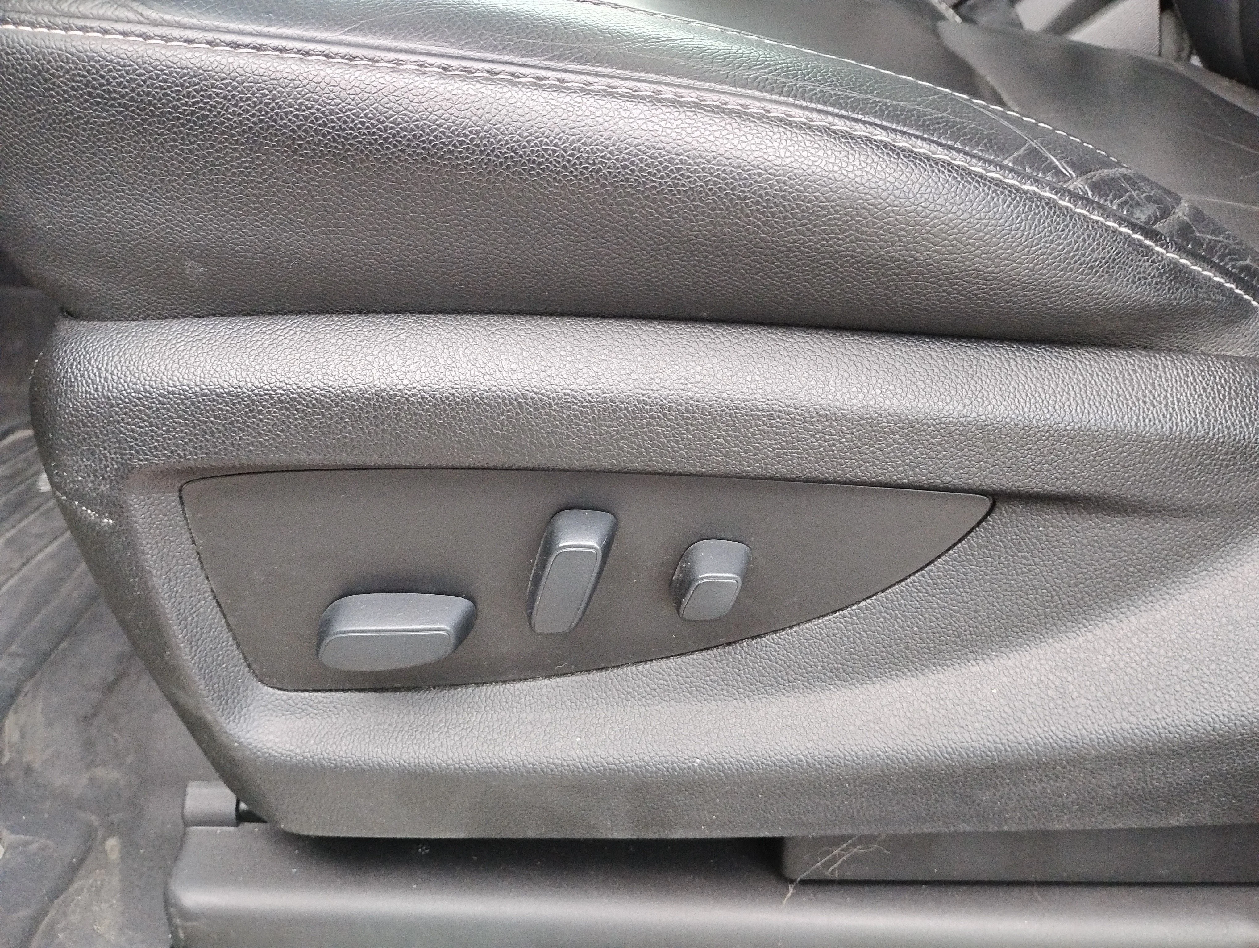 Used 2020 Summit White Chevrolet LT image 9