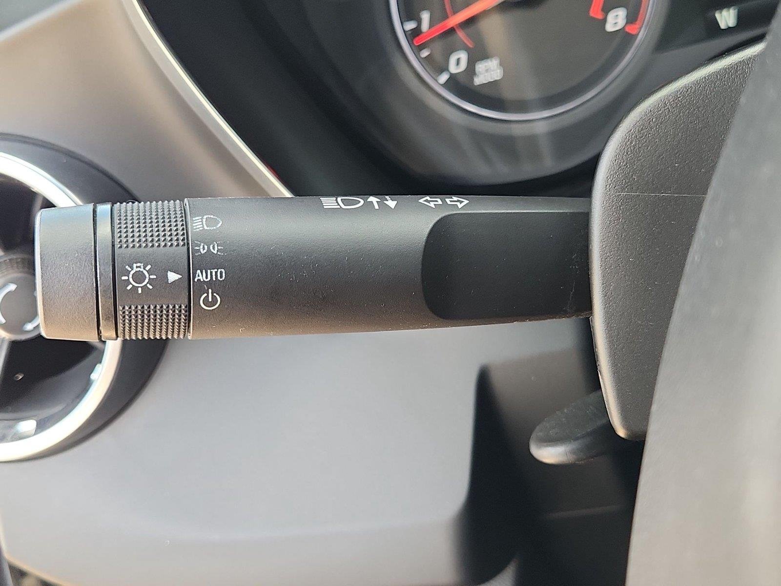 2018 Chevrolet Camaro 1LT - Photo 17