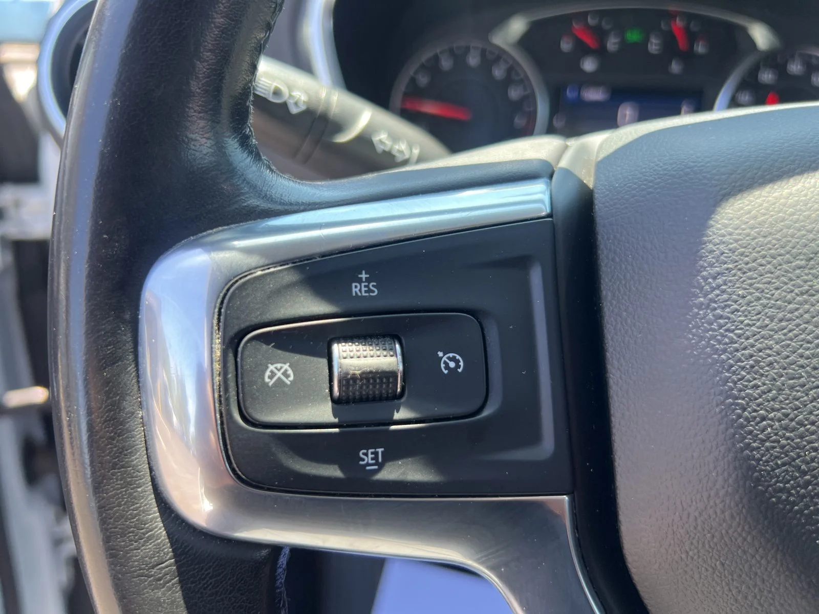Used 2019 Summit White Chevrolet Base image 27