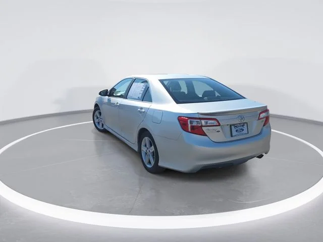 Used 2014 Silver Toyota SE image 7
