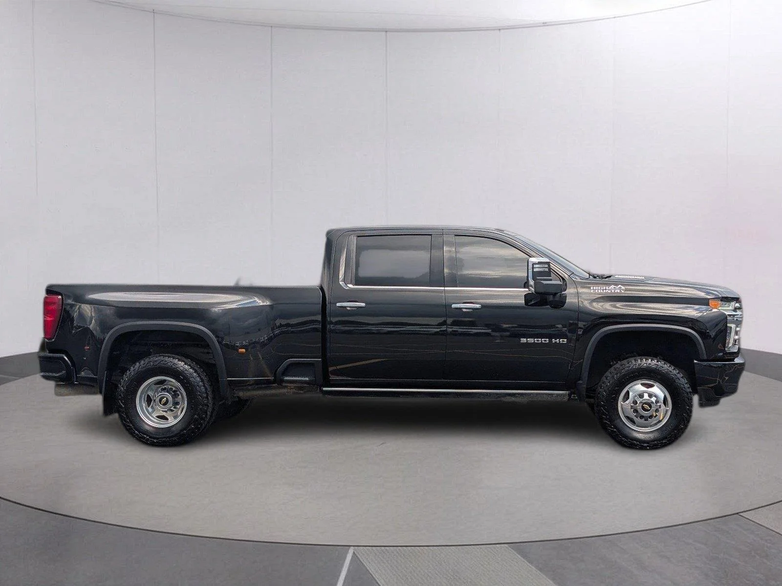 Used 2022 Mosaic Black Metallic Chevrolet High Country image 8