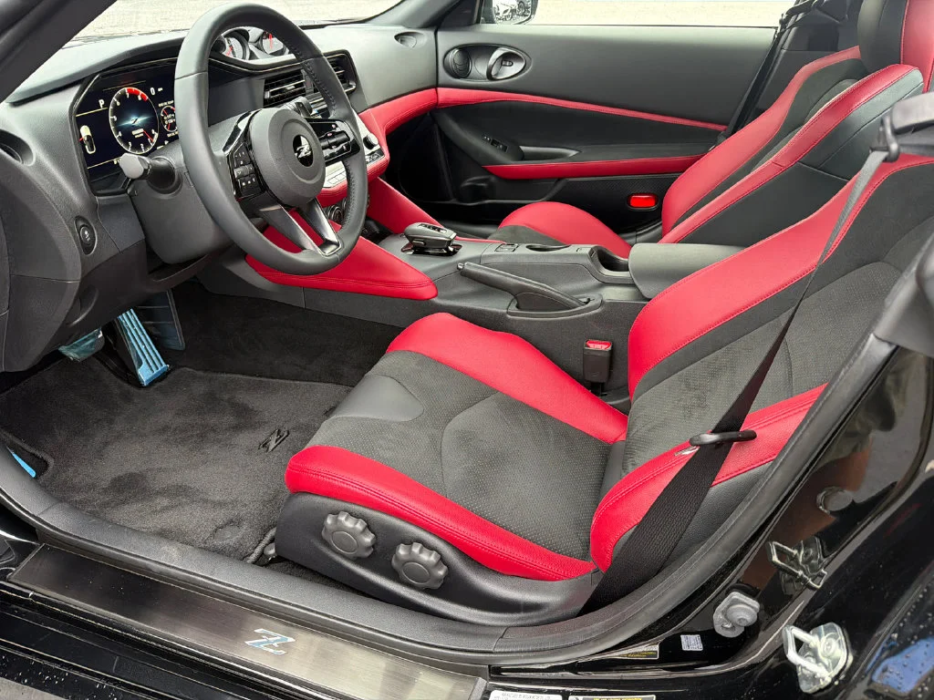 Used 2025 Black Nissan Performance image 9